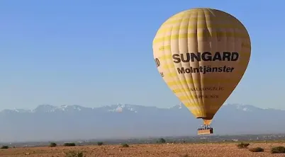 Montgolfière vue du ciel